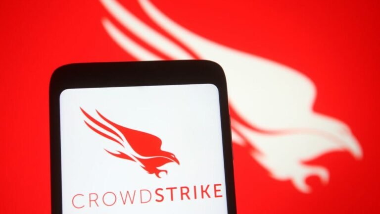 Atualizações recentes da Microsoft continuam causando problemas devido a questões com o Crowdstrike, mesmo após a correção.