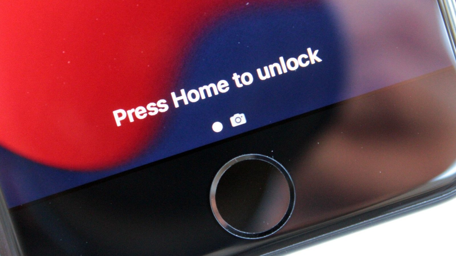 A closeup on the home button of the iPhone SE 3