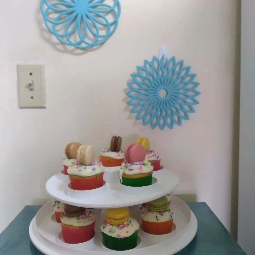 Cupcakes displayed on a two-tiered tray.