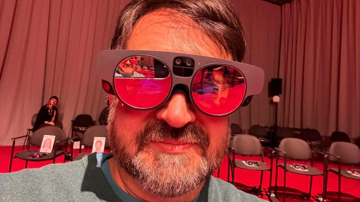 CNET's Scott Stein wearing Magic Leap 2 headset in a theater.